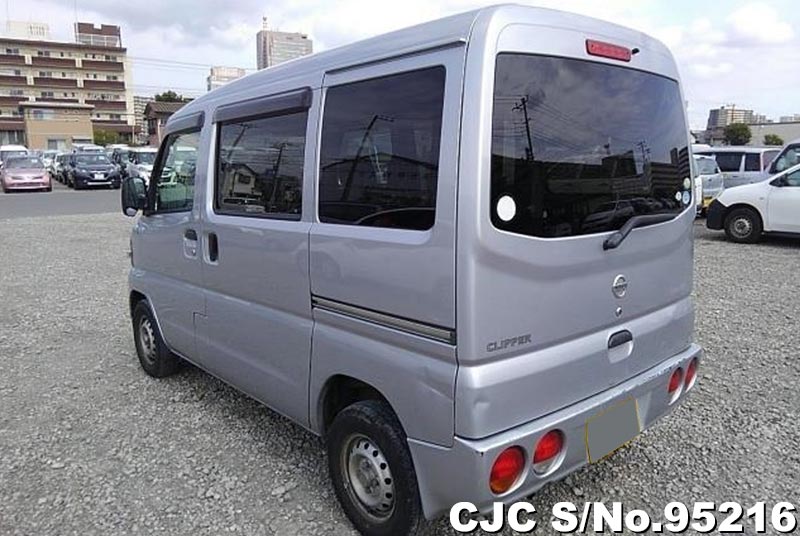 Nissan clipper van